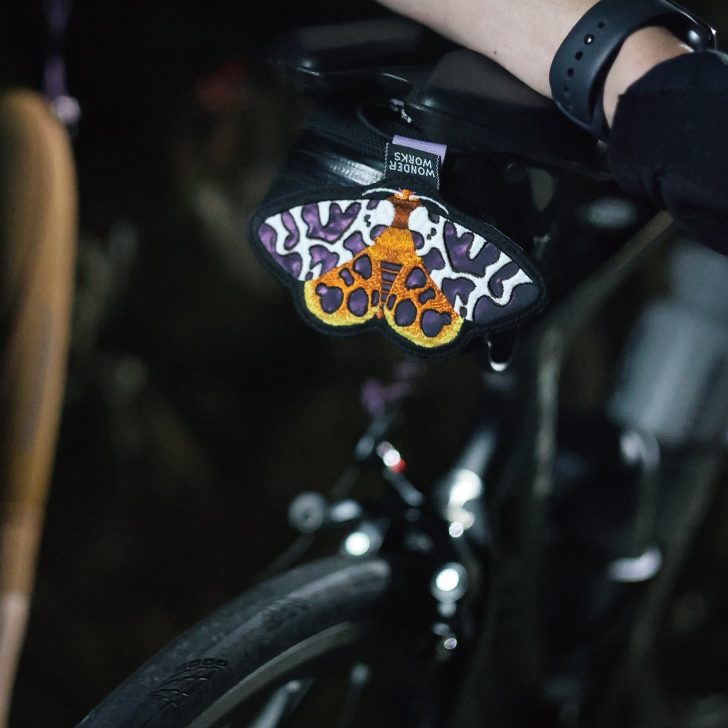 虹色に光るリフレクター「mothmoth」