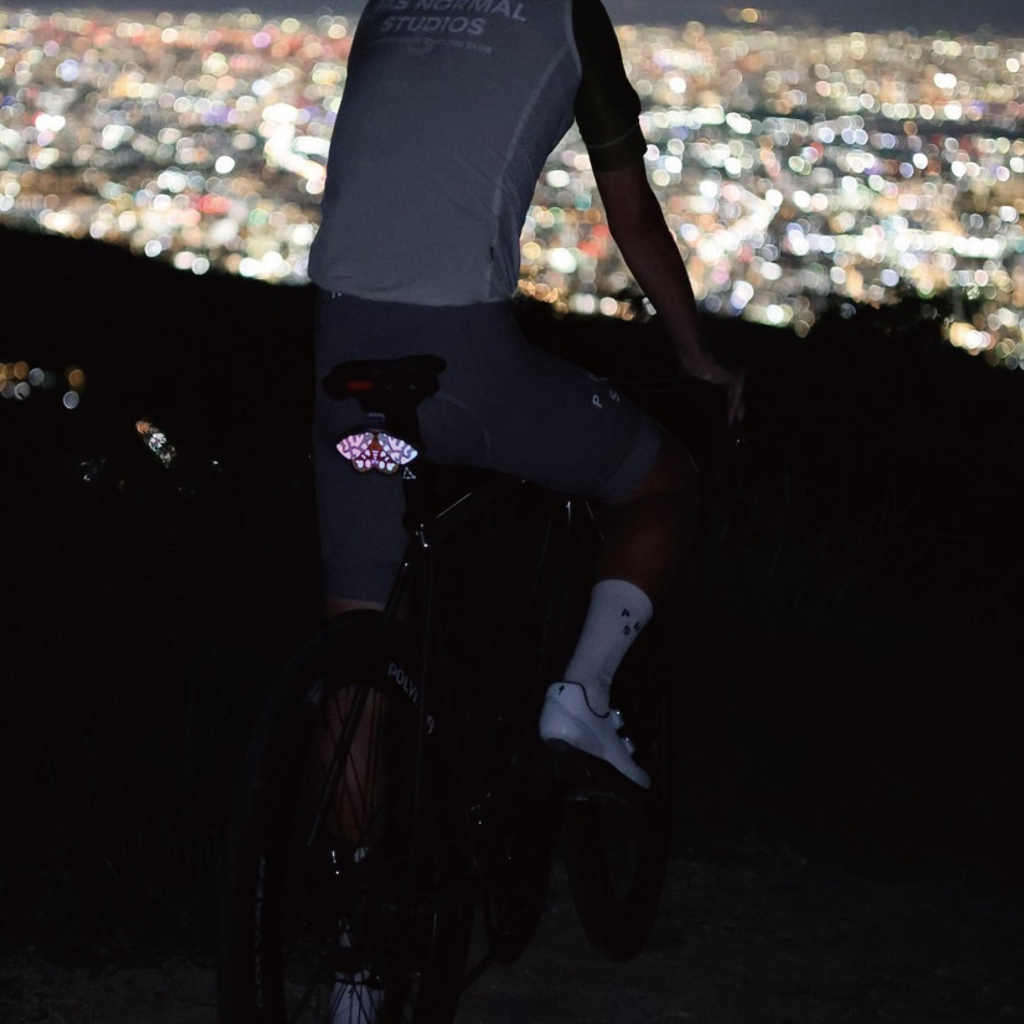 虹色に光るリフレクター「mothmoth」